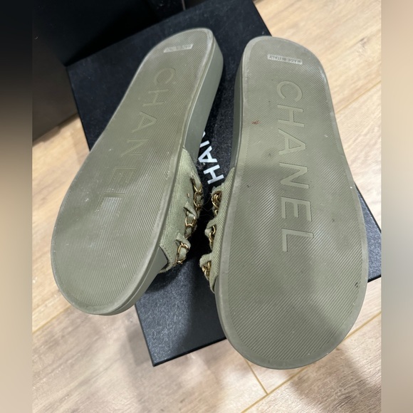 Chanel Slides - Picture 3 of 3